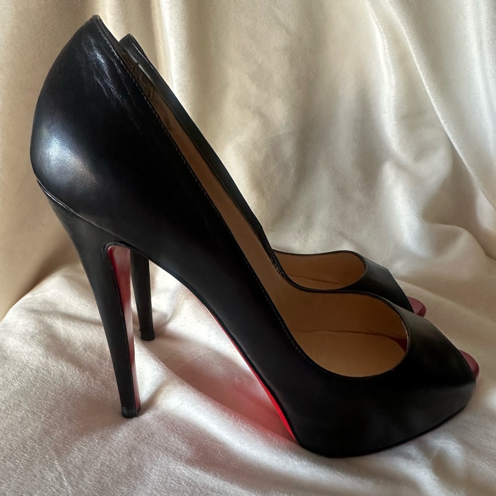 CHRISTIAN LOUBOUTIN VERY PRIVE LEATHER HEELS SIZE 39